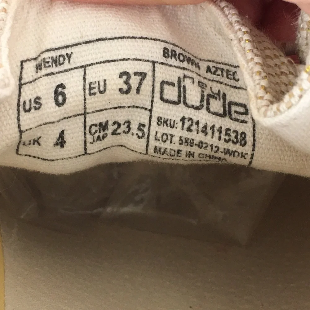 Hey Dude Wendy Canvas Shoes Neutral Cream Gold Threading Women’s Size 6 Boho - Picture 6 of 10